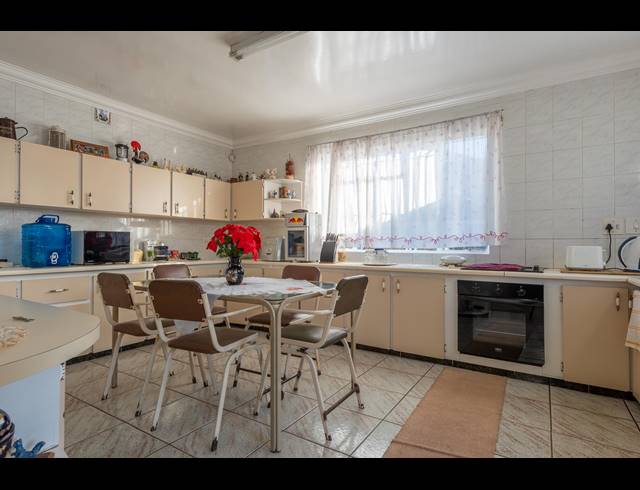3 BEDROOM HOUSE FOR SALE IN LA ROCHELLE